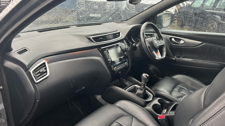 Nissan Qashqai 1.3 DiG-T 160 Tekna+ 5dr Petrol Hatchback